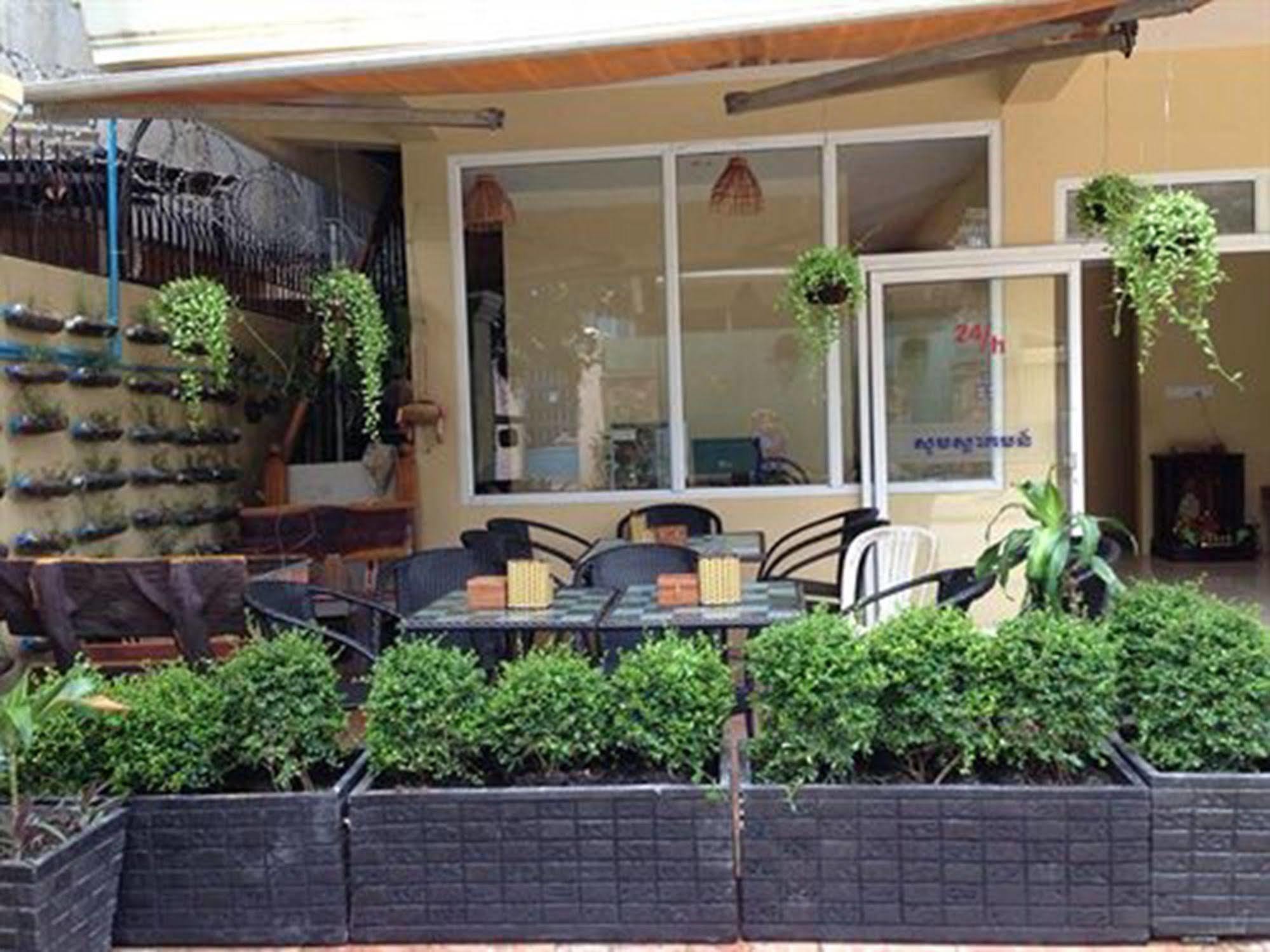 Homeland Guesthouse Phnom Penh Esterno foto